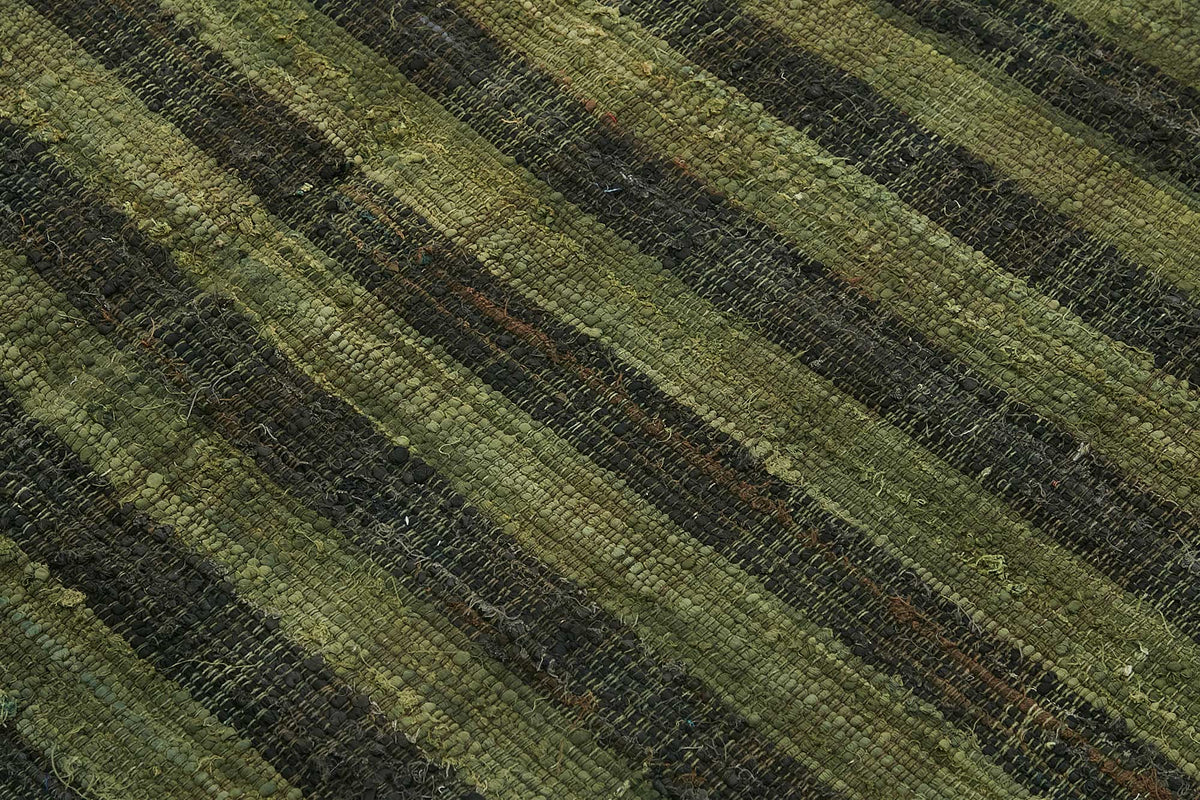 Gozvan Yeşil Siyah Çizgili Modern El Dokuma Halı 204x232 cm – mekânda kullanım