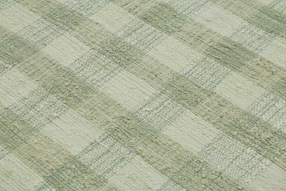 Gozvan Adaçayı Yeşil Geometrik Yün El Dokuma Halı 262x263 cm – mekânda kullanım