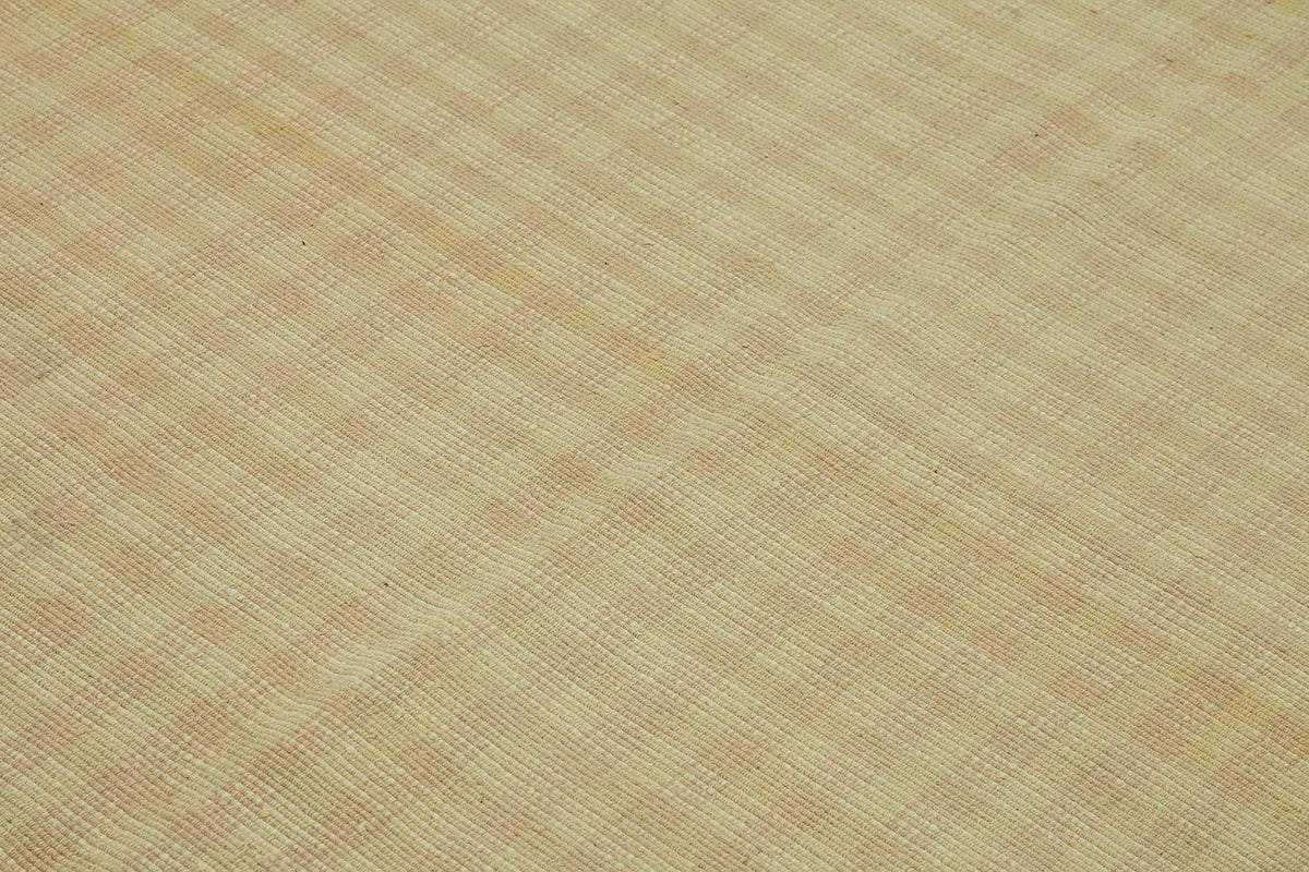 Gozvan Bej Desensiz Dokulu Düz Krem Halı 235x276 cm 48572 – mekânda kullanım