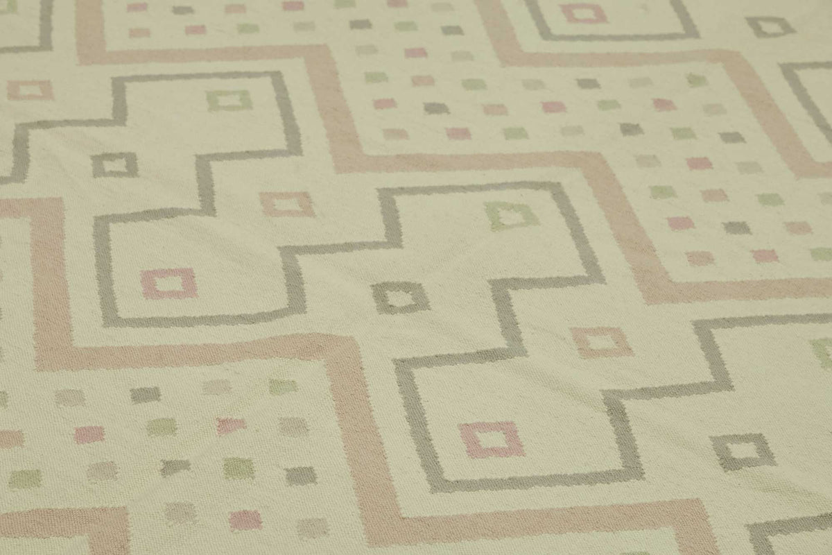 Krovix Geometrik Desenli Bej ve Gümüş Tonlu El Dokuma Kilim 300x410 cm – mekânda kullanım