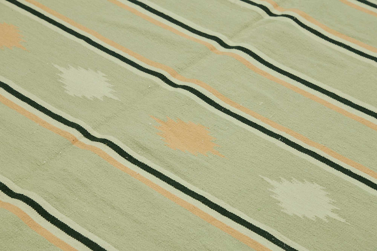 Krovix Yeşil ve Bej Geometrik Desenli Yün Dokuma Modern Kilim, 270x360 cm – mekânda kullanım