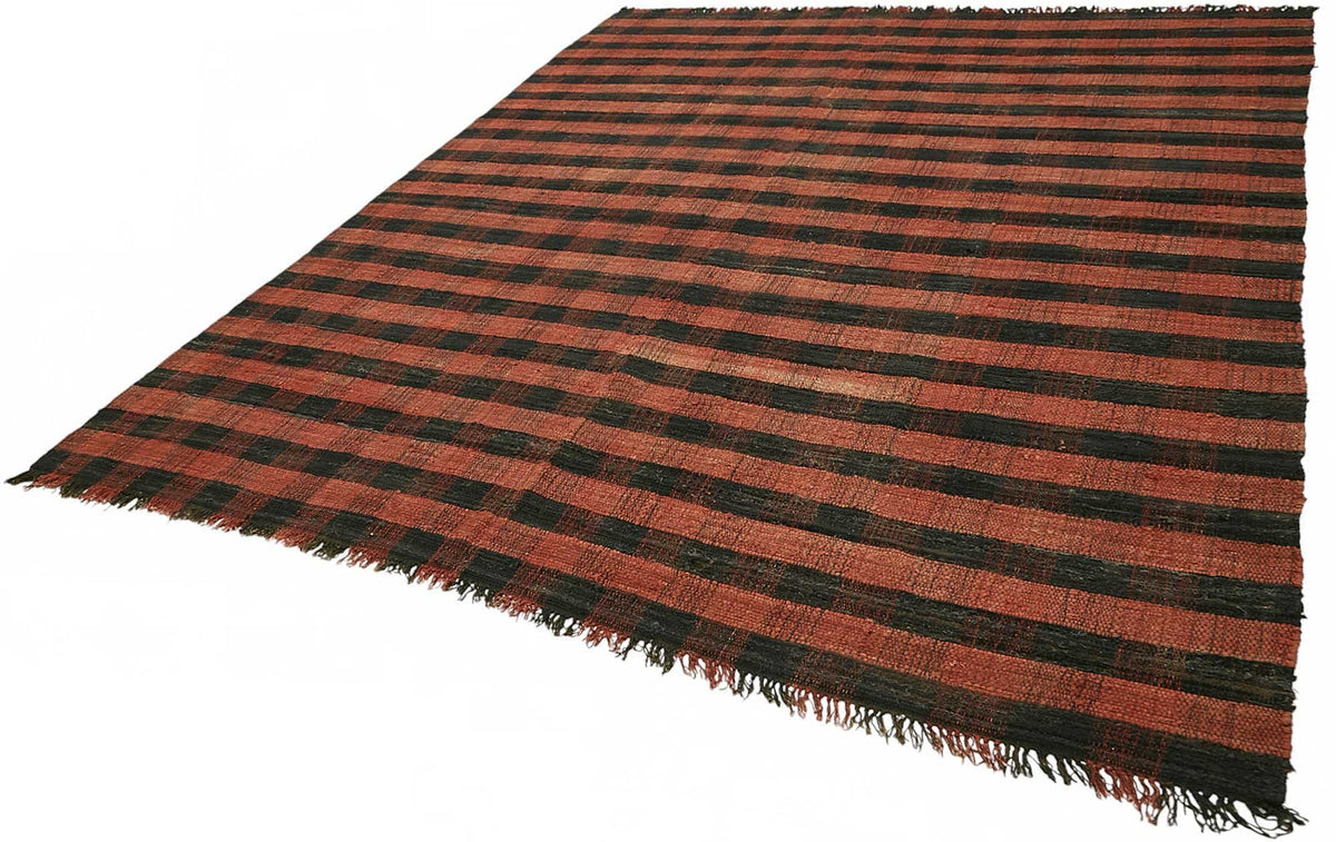 Gozvan Kırmızı Siyah Kareli Yün ve Pamuk Dokuma Halı 296x335 cm – doku yakın çekim