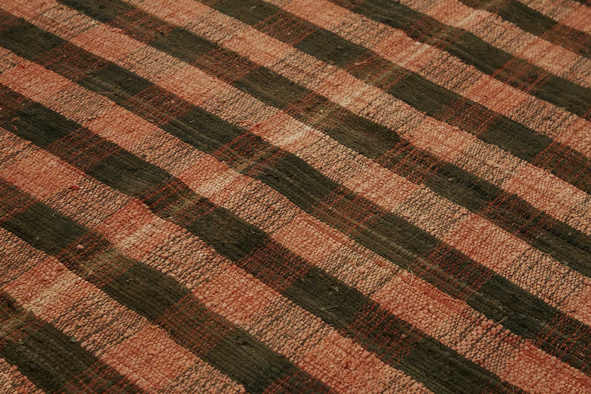 Gozvan Kırmızı Siyah Kareli Dama Geometrik El Dokuma Halı 291x346 cm – mekânda kullanım