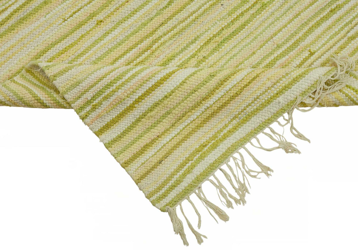Gozvan Beyaz Modern Halı Yeşil Çizgili 30-40 Yıllık 266x353 cm – mekânda kullanım