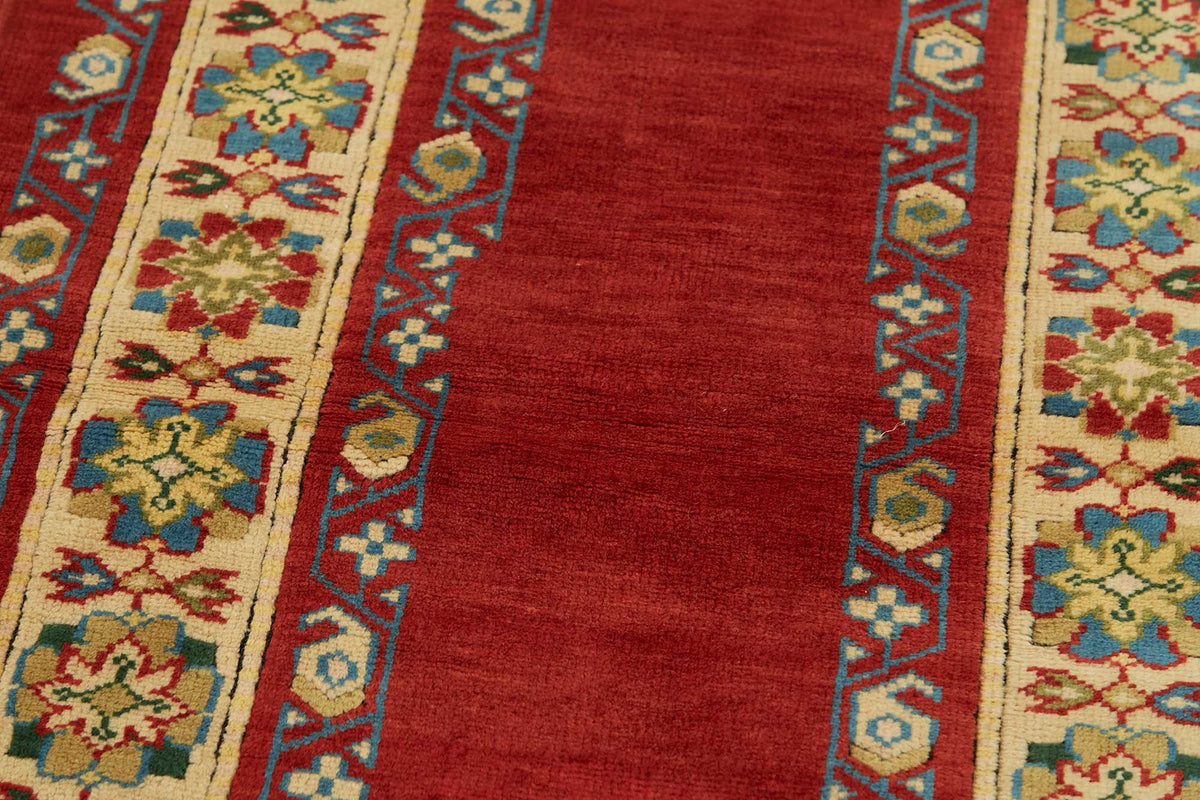 Kirzo Kırmızı Yolluk Uşak El Dokuma Geometrik Desenli 81x281 cm – mekânda kullanım
