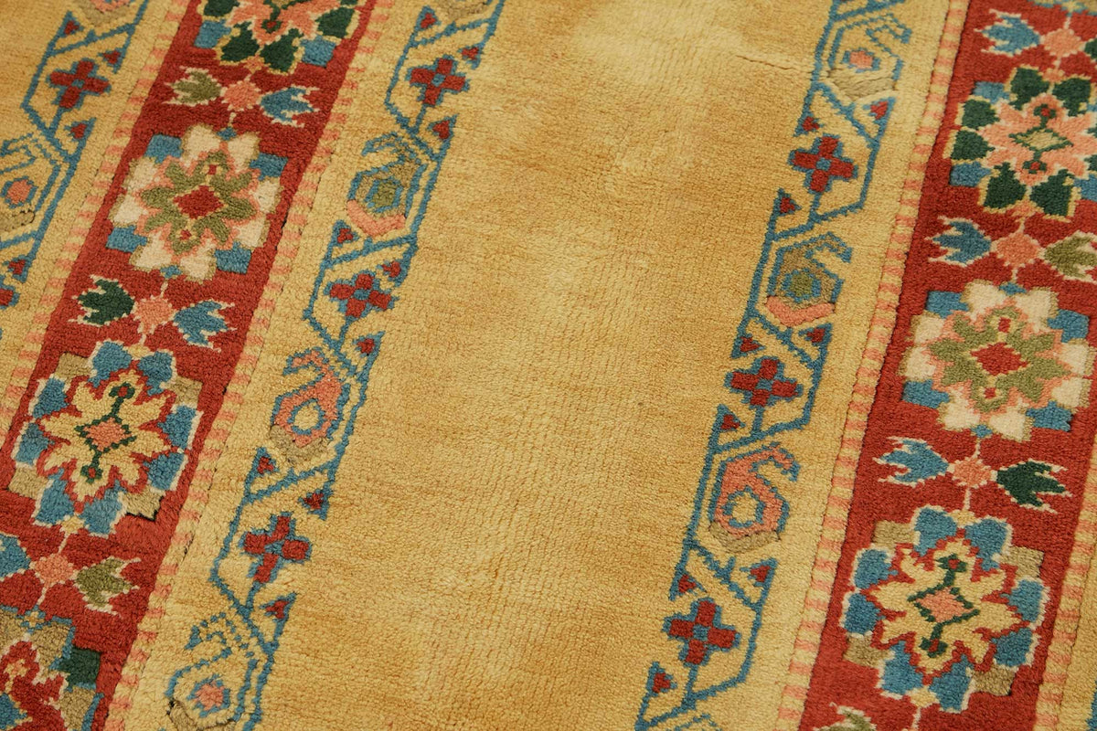 Kirzo Sarı Bordürlü Kırmızı Yolluk Geometrik Desenli 80x297 cm – mekânda kullanım
