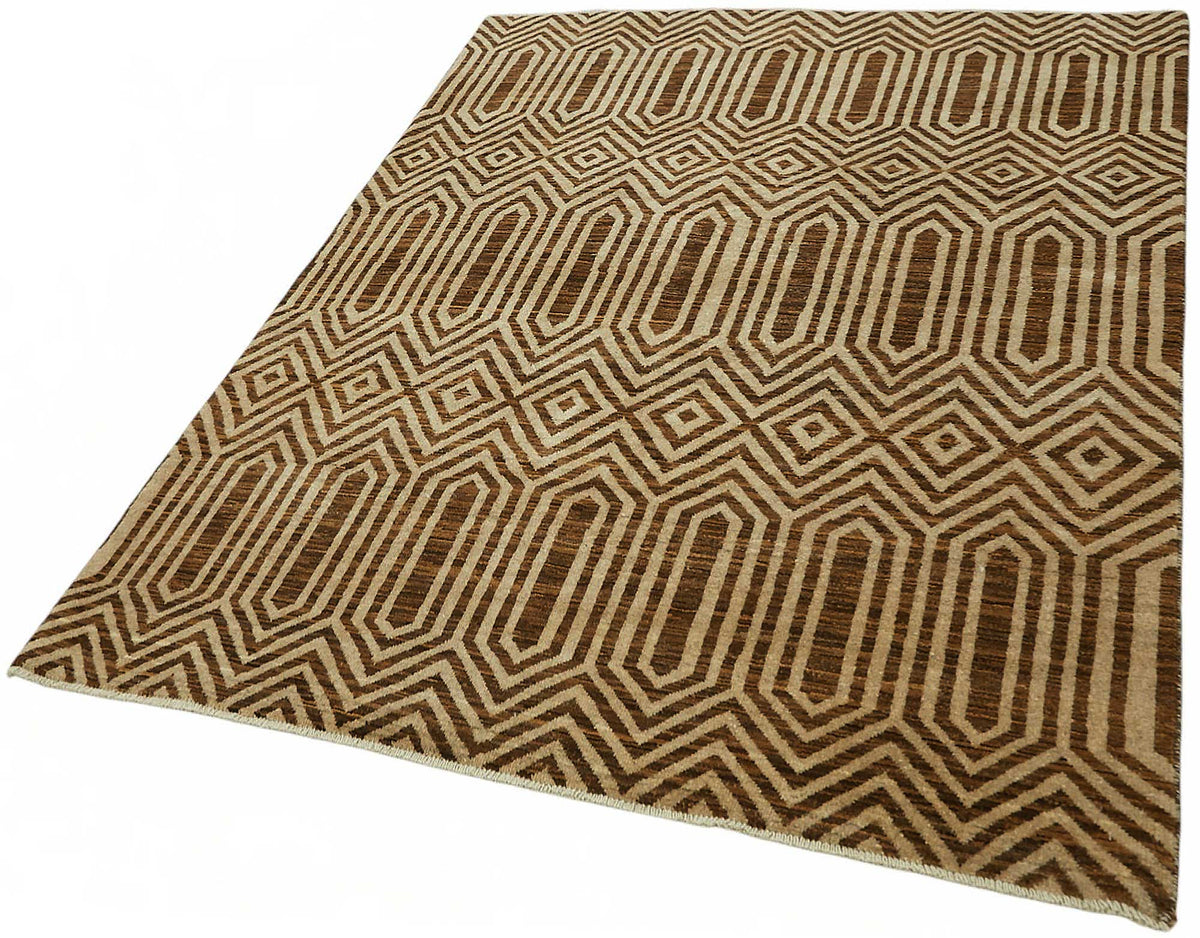 Lomli Koyu Kahverengi ve Bej Geometrik Desenli Uşak Halı 146x190 cm – doku yakın çekim