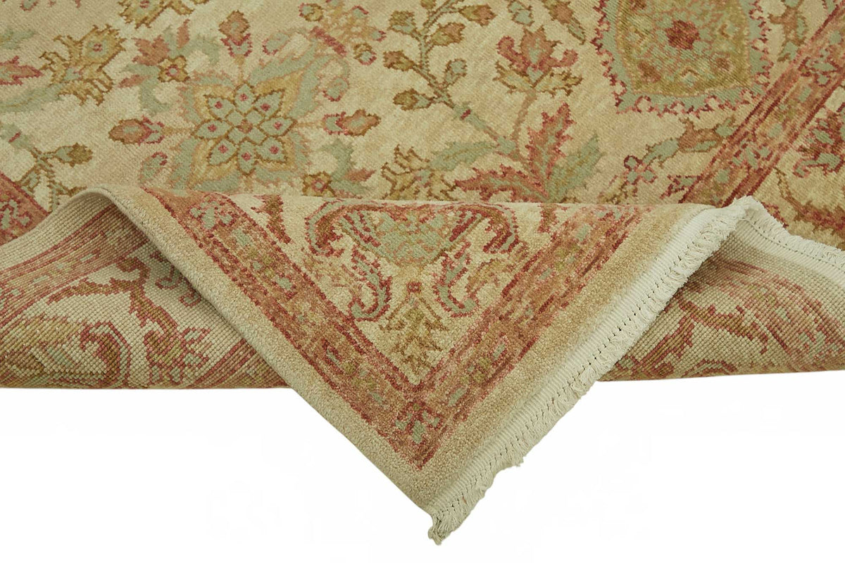 Vamave Bej Zeminli Çiçek Desenli Yün Uşak Halı 183x275 cm - Düz Bej Halı – kenar detayı