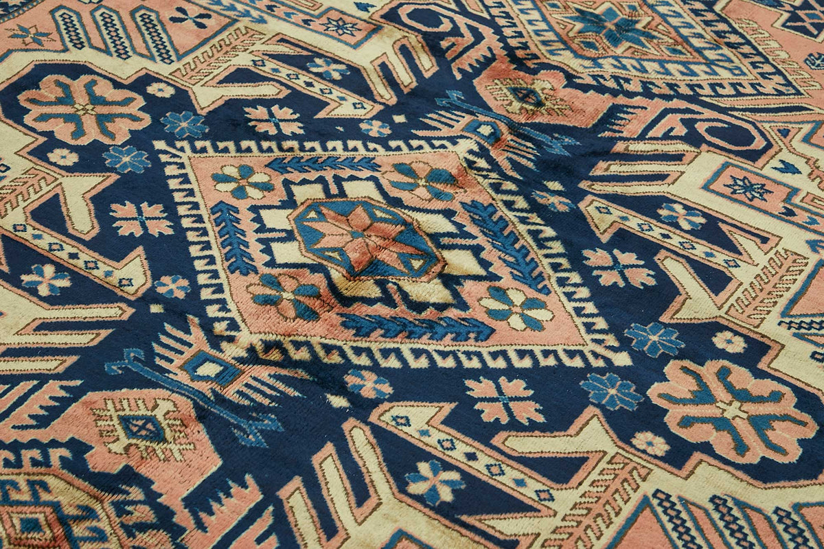 Vamave Lacivert Pembe Geometrik Desenli Yün Uşak Halısı 216x260 cm – mekânda kullanım