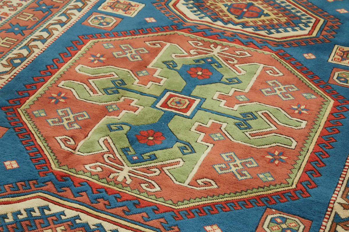 Vamave Mavi Kırmızı Geometrik Desenli Uşak El Dokuma Halı 188x312 cm – mekânda kullanım