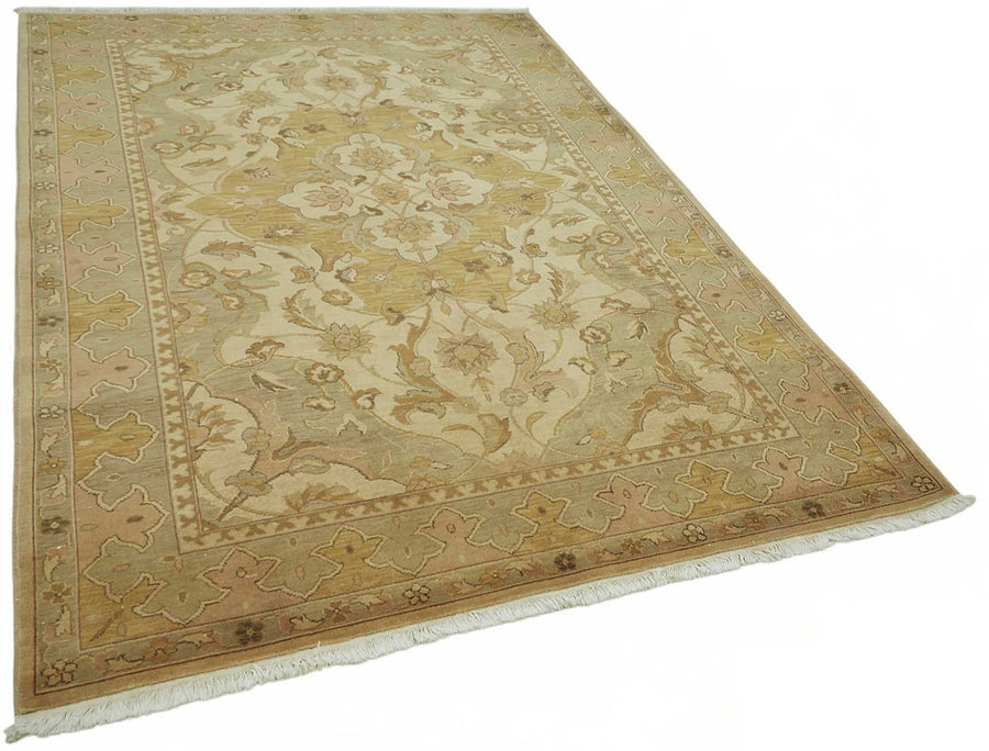 Vamave Bej ve Altın Rengi Madalyon Desenli Uşak Halısı 174x268 cm – genel görünüm