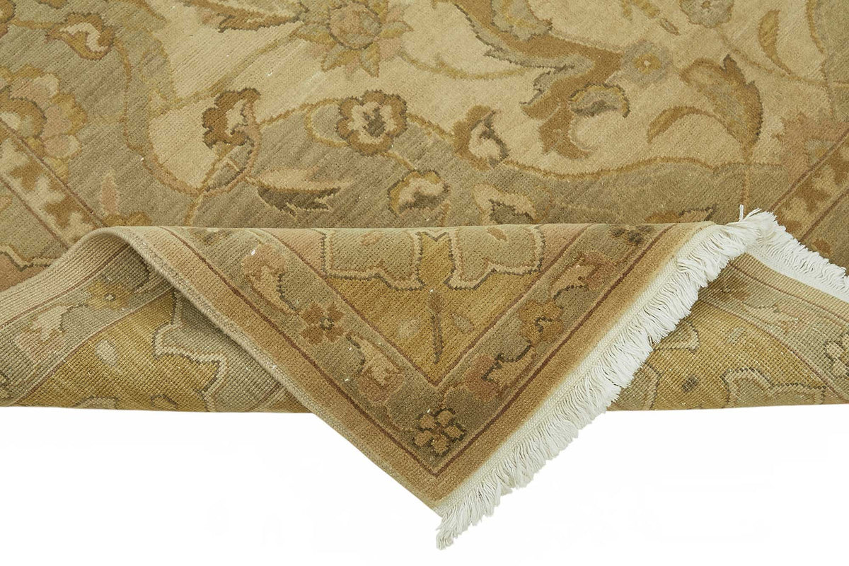Vamave Bej ve Altın Rengi Madalyon Desenli Uşak Halısı 174x268 cm – kenar detayı