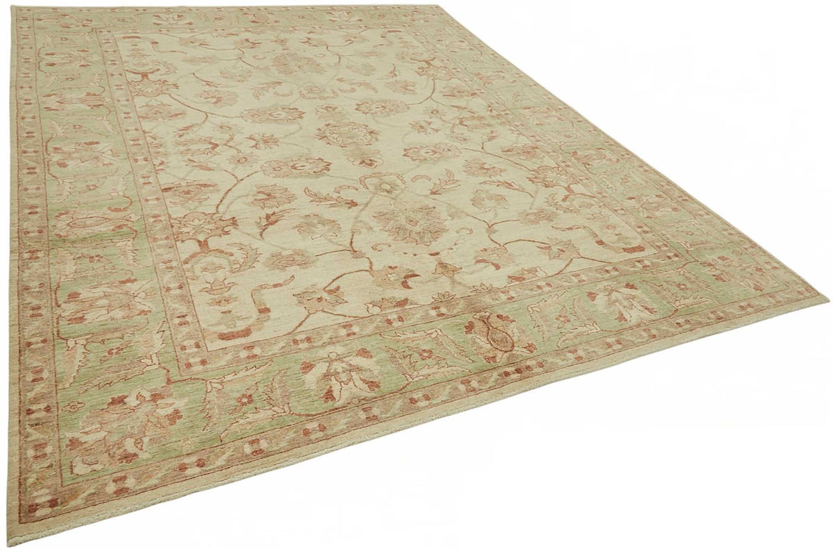 Vamave Uşak Halısı Yeşil ve Krem Çiçekli Düz Yeşil Halı 247x318 cm – genel görünüm