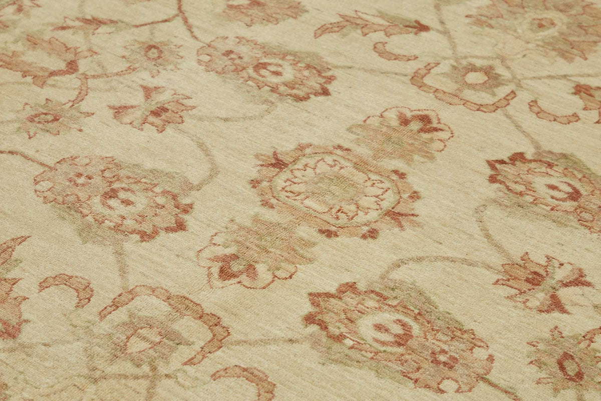 Vamave Uşak Halısı Yeşil ve Krem Çiçekli Düz Yeşil Halı 247x318 cm – mekânda kullanım