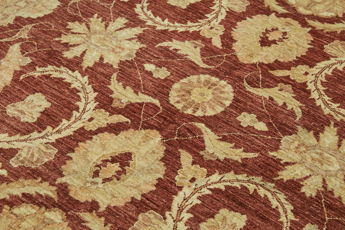 Vamave Kırmızı Dokuma Uşak Halısı Çiçek Desenli ve Bej Renkli 206x288 cm – mekânda kullanım