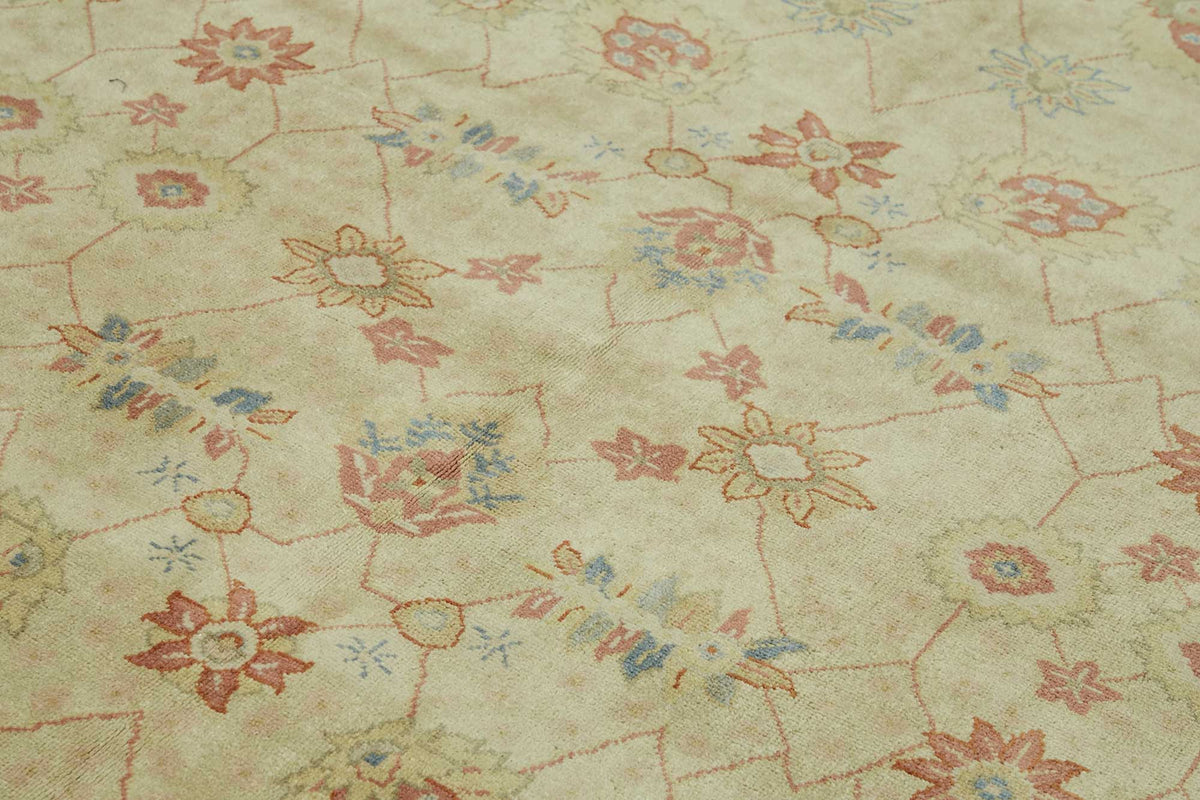 Vamave Bej Zeminli Çiçek Desenli Yün Uşak Halı 242x302 cm - Düz Bej Halı – mekânda kullanım