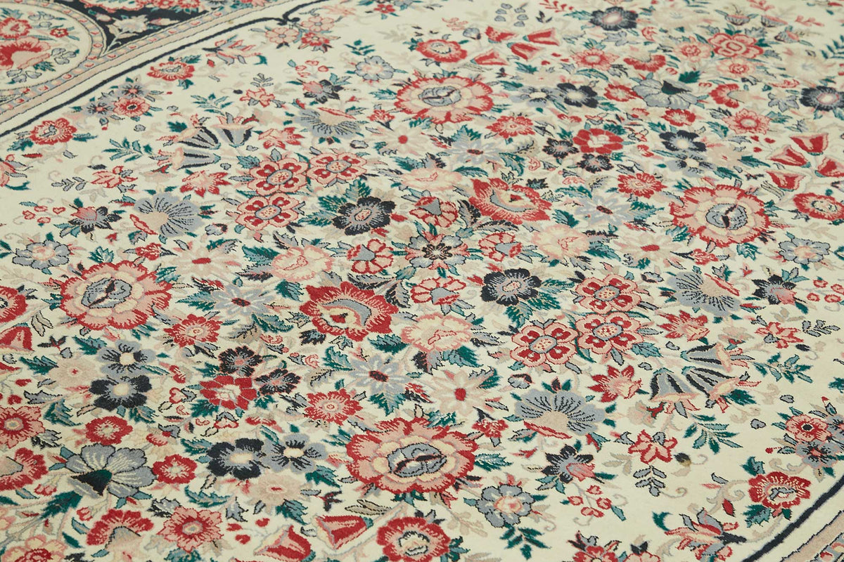 Vamave Lacivert Bej Halı Çiçek Desenli Uşak Dokuma 272x378 cm – mekânda kullanım