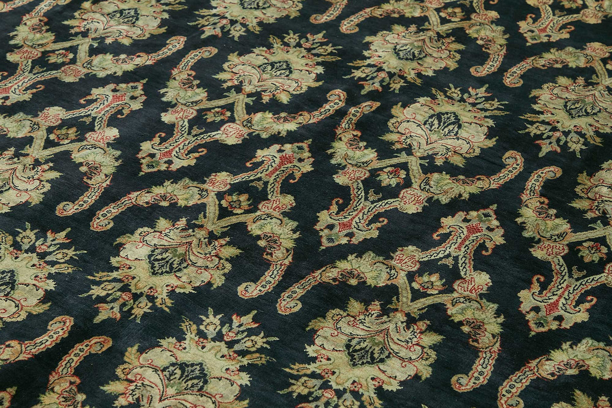 Vamave Uşak Halı Lacivert Bej Çiçek Desenli El Dokuması 256x373 cm – mekânda kullanım