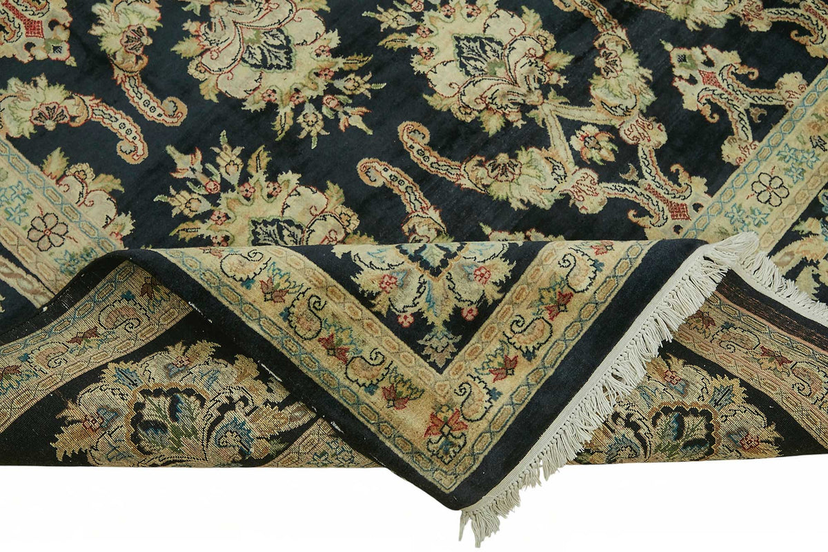 Vamave Uşak Halı Lacivert Bej Çiçek Desenli El Dokuması 256x373 cm – kenar detayı