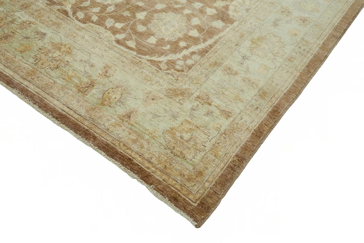 Vamave Açık Kahverengi Çiçek Desenli Yün Uşak Halısı 267x370 cm – detay görünümü