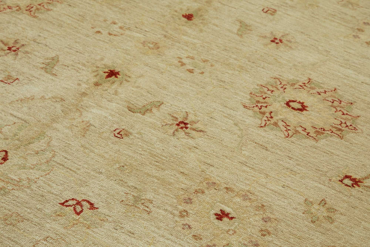 Vamave Çiçek Desenli Bej Rengi Vintage Uşak Halı 309x418 cm – mekânda kullanım