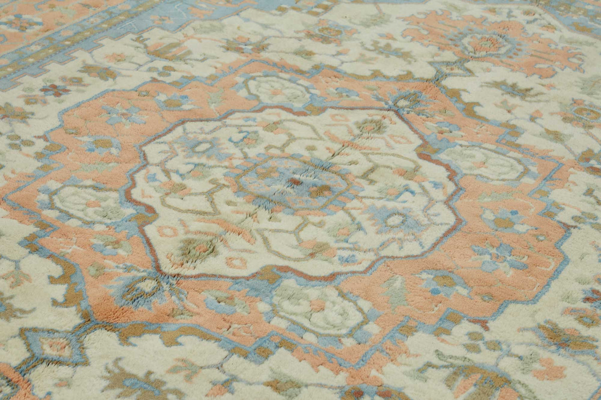Vamave Somon ve Açık Mavi Madalyon Desenli Uşak Halısı 275x348 cm – mekânda kullanım