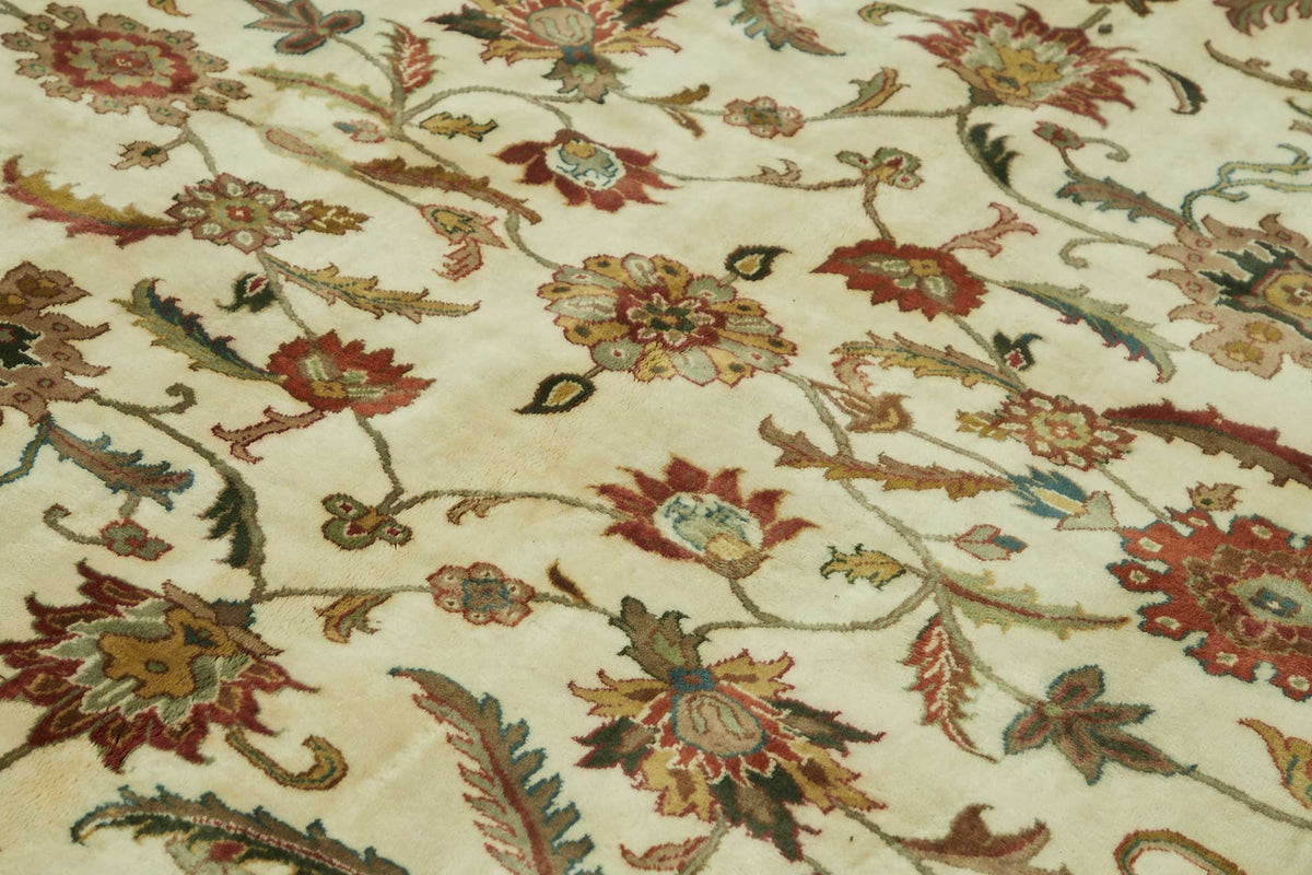 Vamave Uşak El Dokuma Krem Çiçek Desenli Yün Halı 276x360 cm – mekânda kullanım