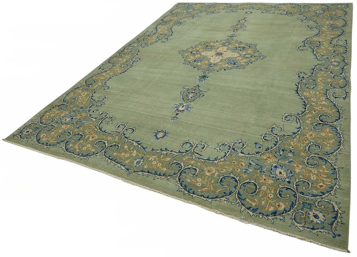 Zelko Madalyon Desenli Overdyed Yeşil Halı 244x350 cm – doku yakın çekim