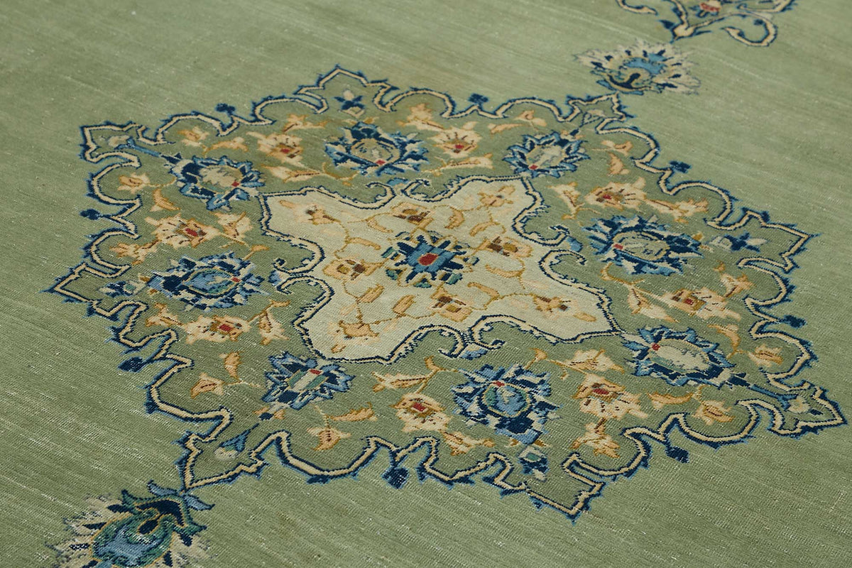 Zelko Madalyon Desenli Overdyed Yeşil Halı 244x350 cm – mekânda kullanım