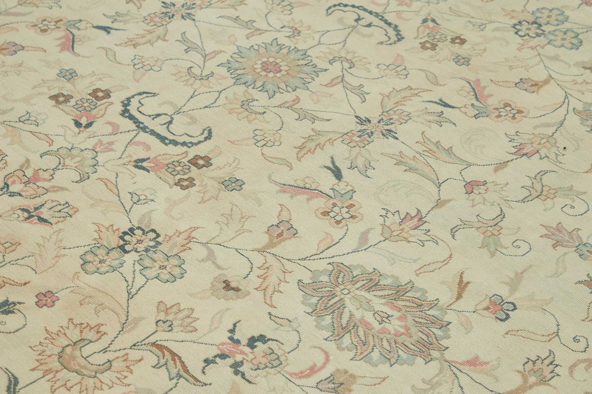 Rusvo Krem Halı Vintage Çiçek Desenli El Dokuma 360x380 cm – mekânda kullanım