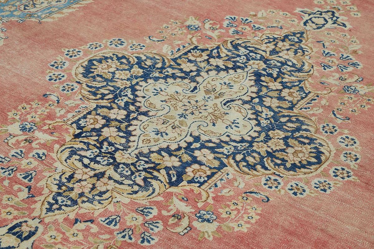 Rusvo Vintage Pembe ve Lacivert Madalyon Desenli Halı 292x398 cm 49232 – mekânda kullanım