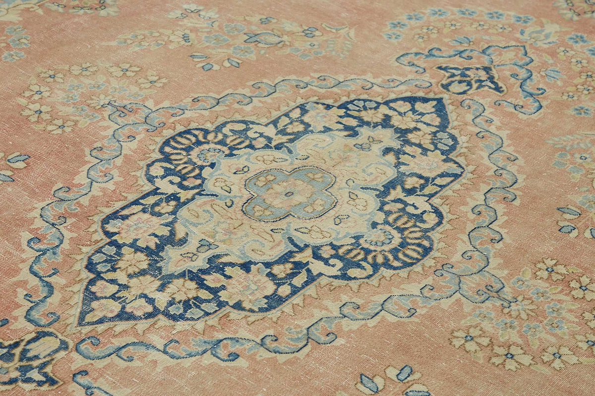 Rusvo Pembe Lacivert Madalyon Göbek Klasik El Dokuma Halı 298x383 cm – mekânda kullanım