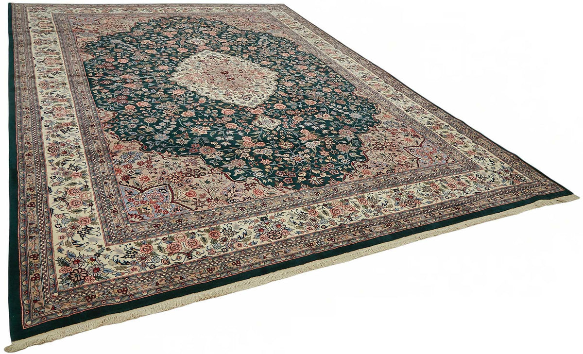 Vamave Zümrüt Yeşili ve Bej Çiçekli Yün Uşak Halısı 295x417 cm – genel görünüm