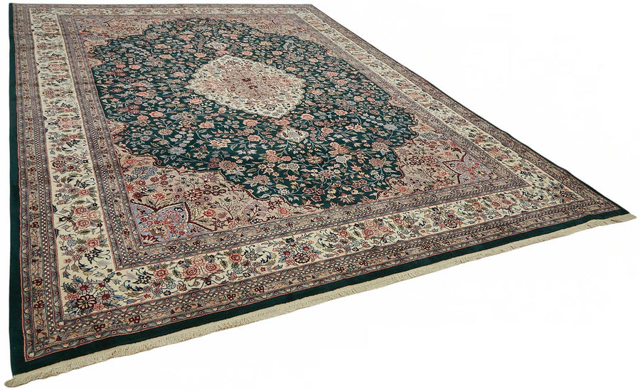 Vamave Zümrüt Yeşili ve Bej Çiçekli Yün Uşak Halısı 295x417 cm – genel görünüm
