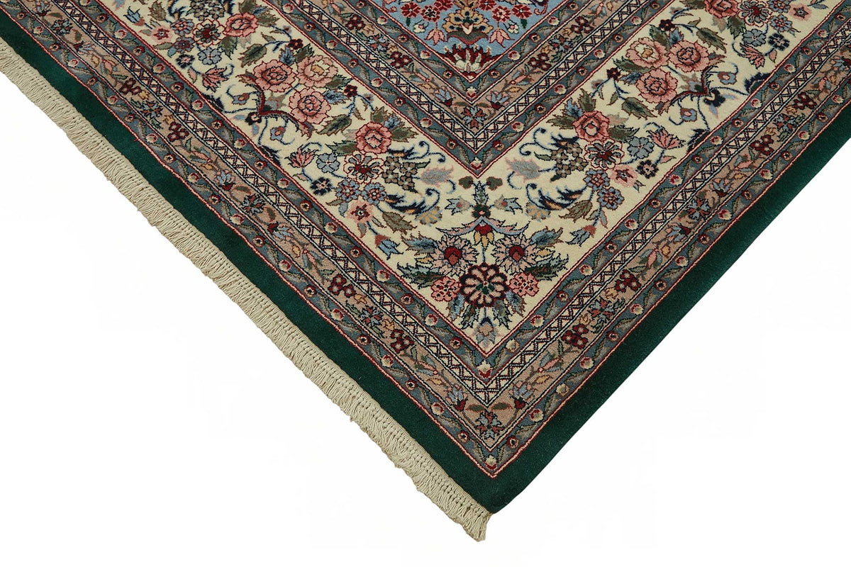 Vamave Zümrüt Yeşili ve Bej Çiçekli Yün Uşak Halısı 295x417 cm – detay görünümü