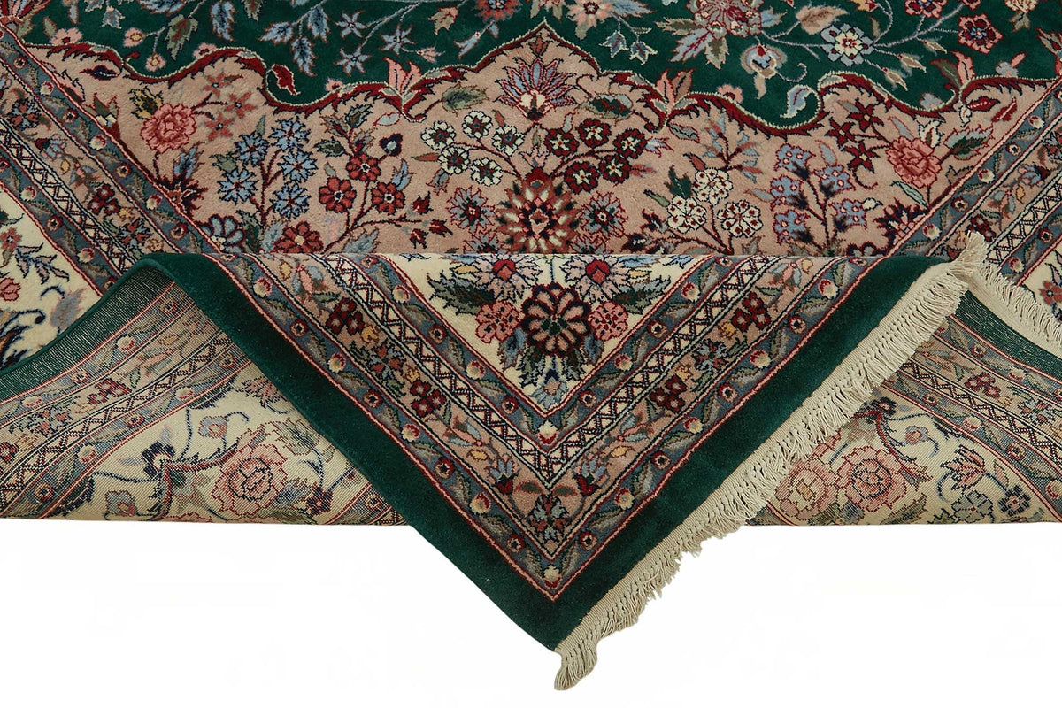 Vamave Zümrüt Yeşili ve Bej Çiçekli Yün Uşak Halısı 295x417 cm – kenar detayı