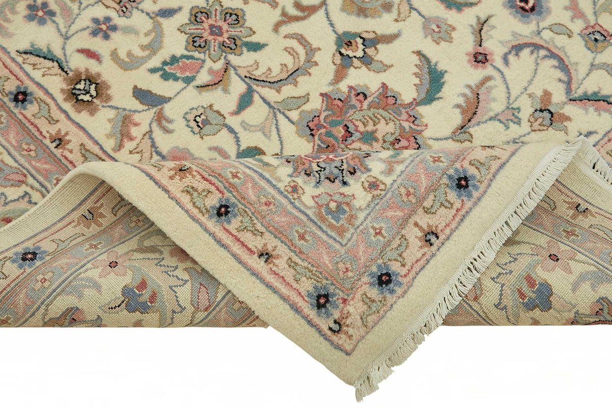 Vamave Düz Krem Halı Uşak El Dokuma Çiçek Desenli 267x375 cm 49256 – kenar detayı