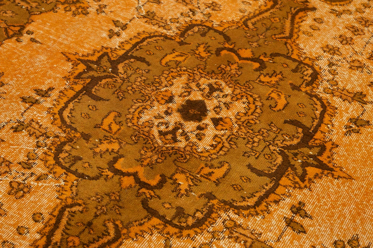 Besko Kahverengi Halı 6 m2 Turuncu Zeminli Oyma Desenli 168x282 cm – mekânda kullanım