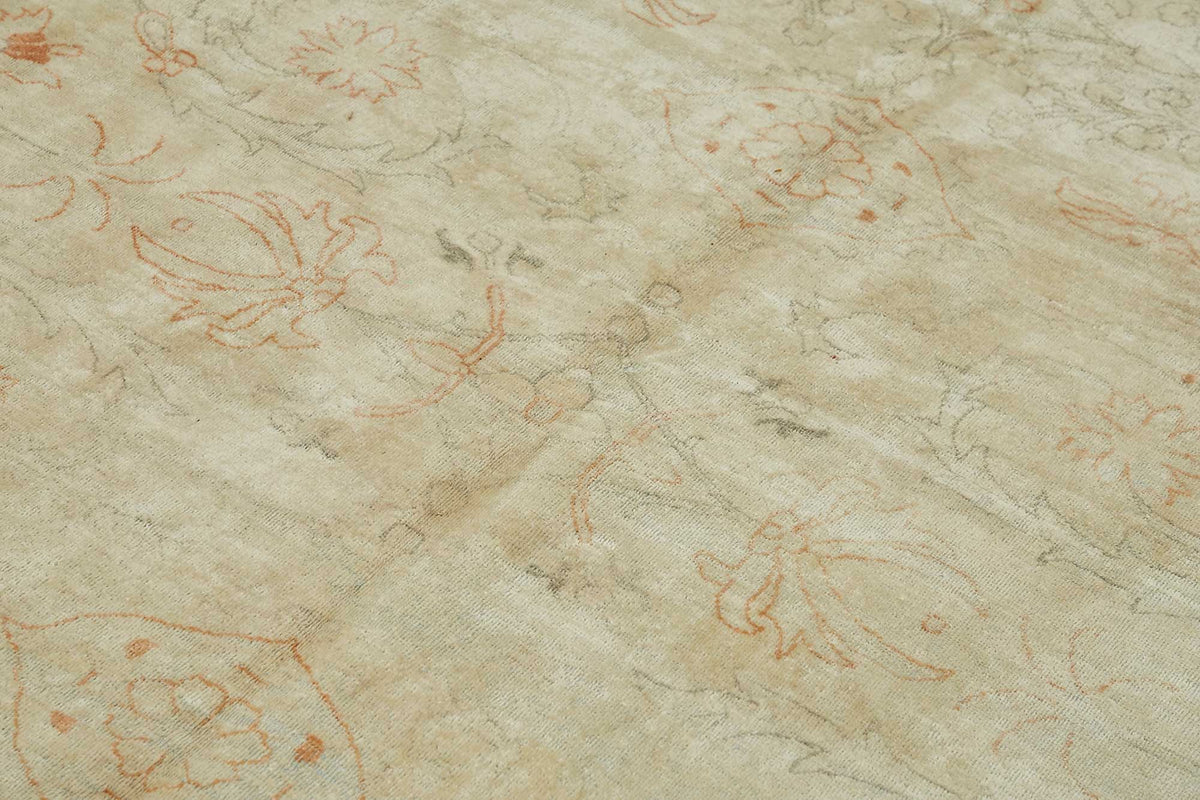 Rusvo Bej Kırmızı Çiçek Desenli Klasik El Dokuma Halı 233x305 cm – mekânda kullanım