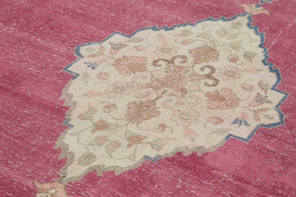 Rusvo Düz pembe halı vintage el dokuma madalyon desenli 260x414 cm – mekânda kullanım