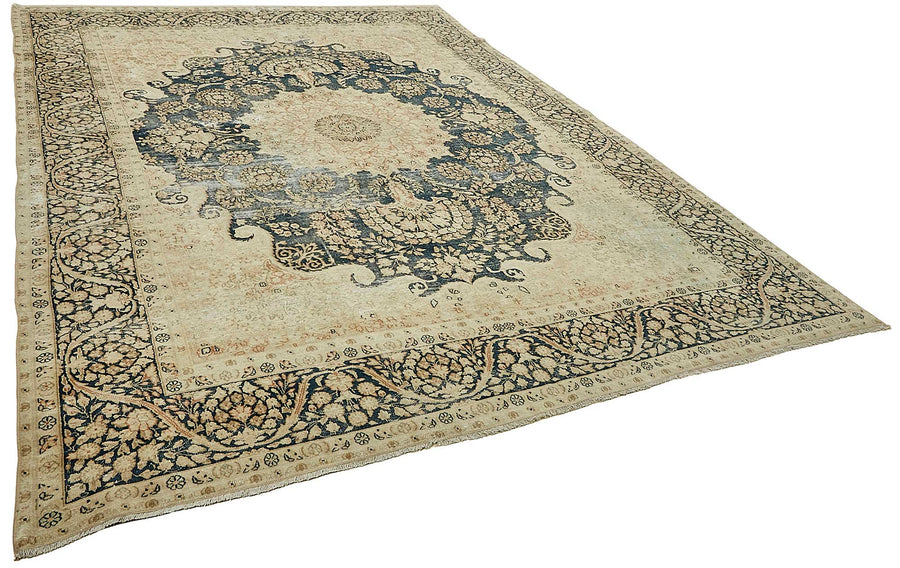 Rusvo Bej Lacivert Madalyon Desenli Yün El Dokuma Halı 262x347 cm – genel görünüm