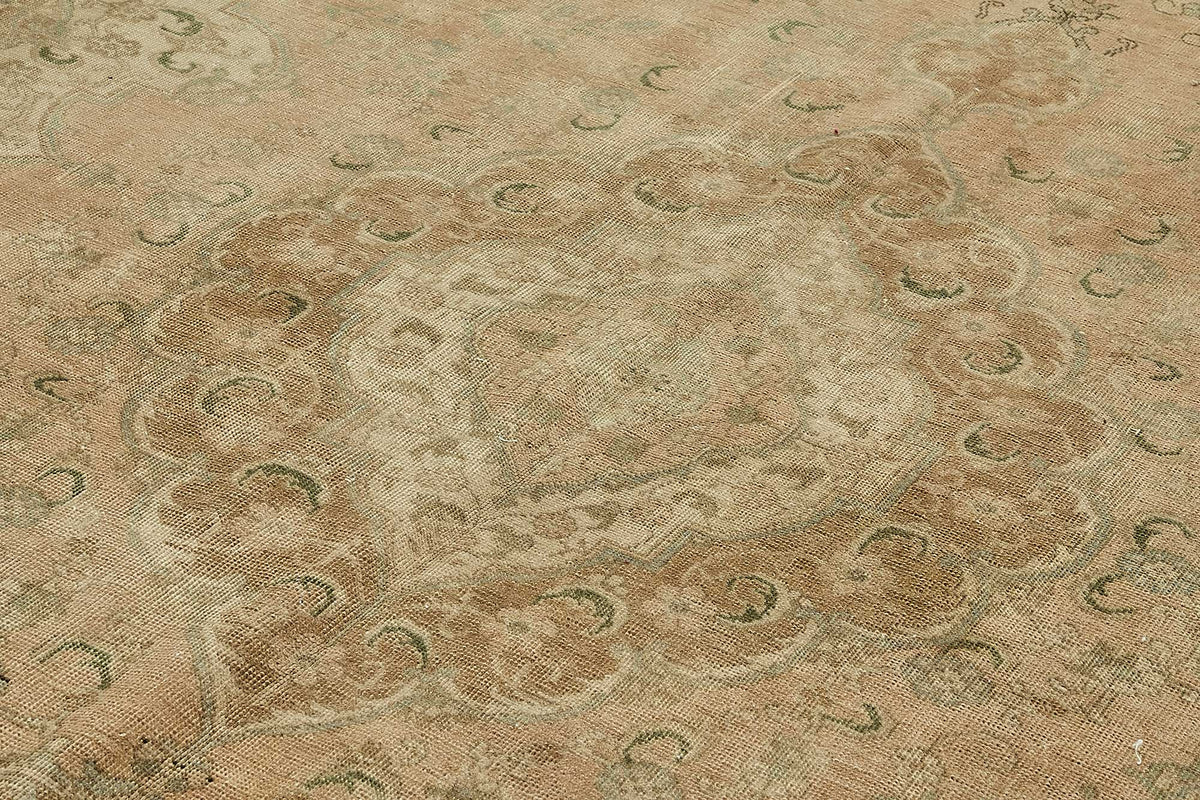 Rusvo Madalyon Desenli Vintage Eskitme Bej Halı 288x386 cm 49470 – mekânda kullanım
