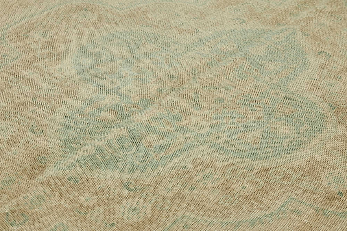 Rusvo Bej Turkuaz Madalyon Desenli Klasik El Dokuma Halı 274x385 cm – mekânda kullanım