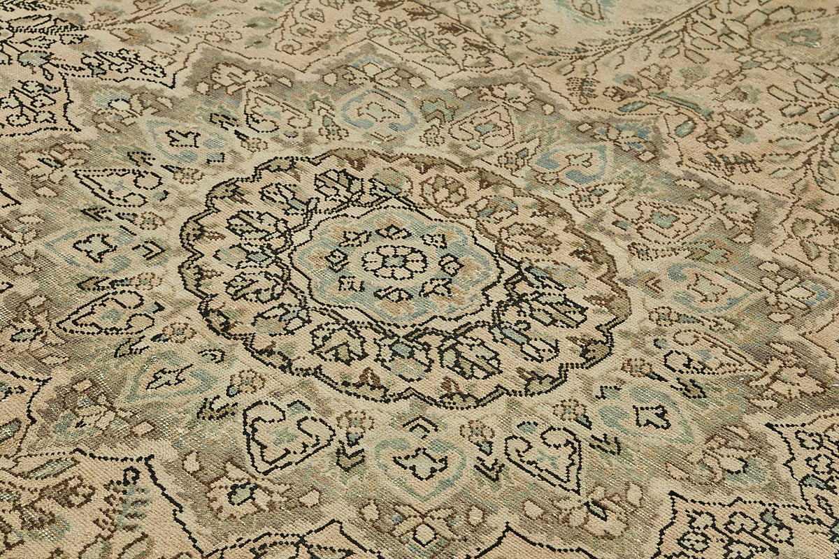 Rusvo Bej Gri Madalyon Desenli Klasik El Dokuma Halı 297x374 cm – mekânda kullanım