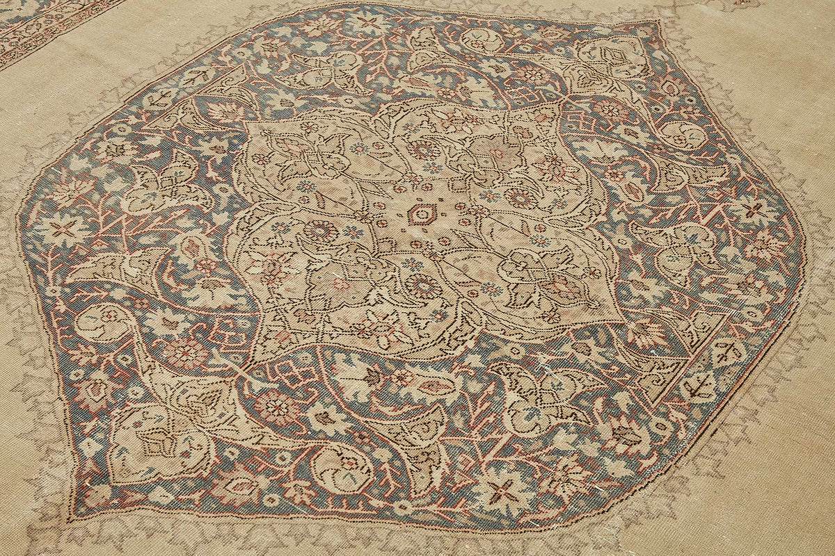 Rusvo Bej Lacivert Madalyon Desenli Yün ve Pamuk Halı 205x303 cm – mekânda kullanım
