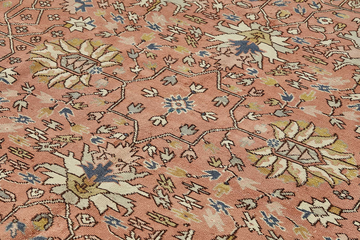 Rusvo Pembe Çiçek Desenli Yün El Dokuma Halı 236x351 cm 49732 – mekânda kullanım