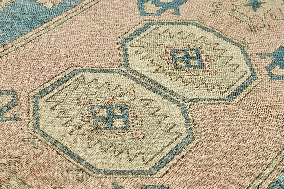 Kavale Toz Pembe Madalyon Desenli Yün Halı 184x255 cm – mekânda kullanım