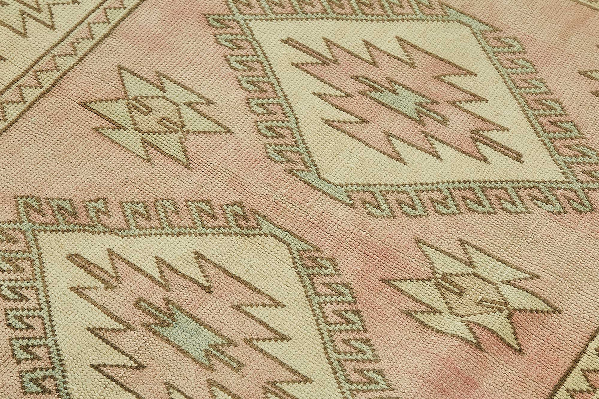 Gekro Geometrik Desenli Vintage Toz Pembe Halı 120x134 cm 49775 – mekânda kullanım