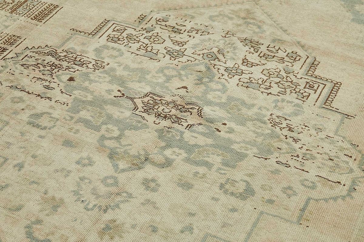 Kavale Bej Mavi Madalyon Desenli El Dokuma Halı 188x335 cm – mekânda kullanım