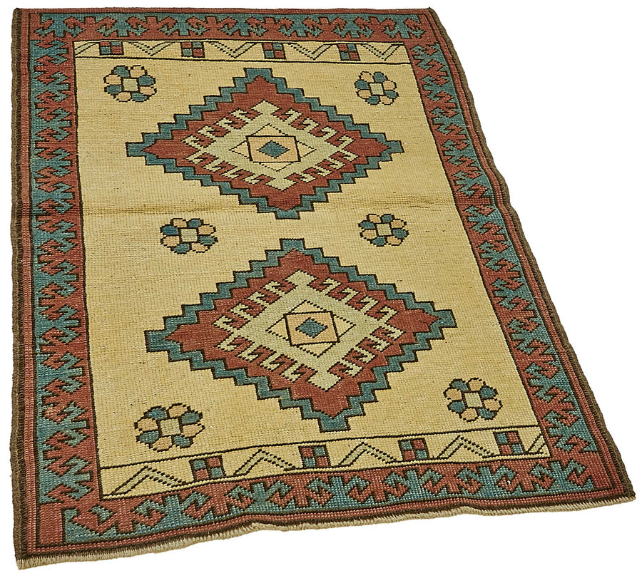 Gekro Sarı Kırmızı Madalyon Göbek Geometrik El Dokuma Halı 84x115 cm – genel görünüm